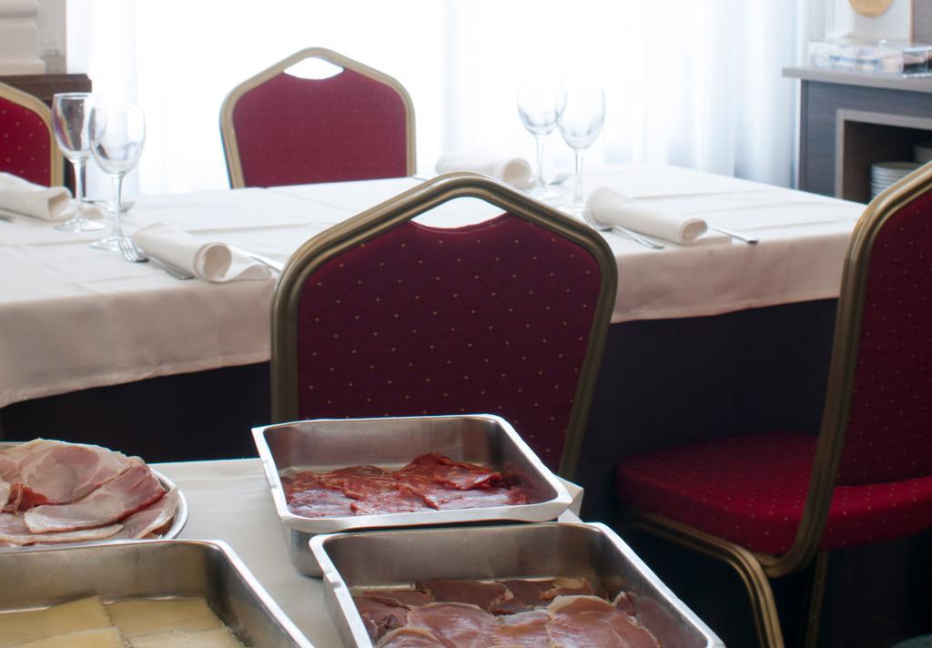 Hotel Madrid Bierzo Понферада Екстериор снимка