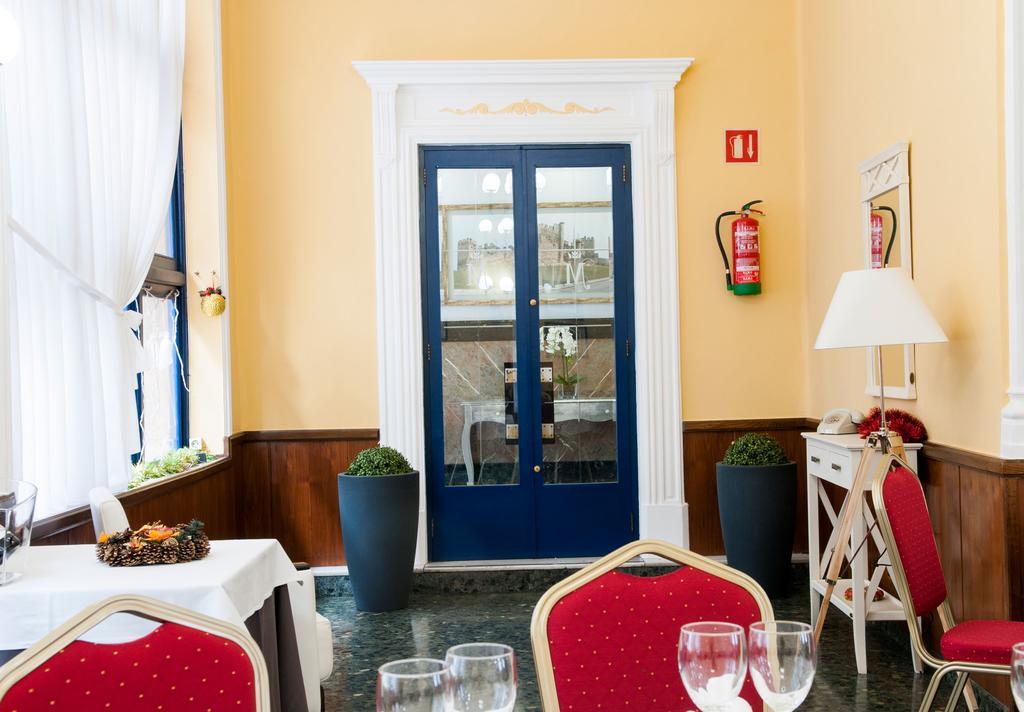 Hotel Madrid Bierzo Понферада Екстериор снимка