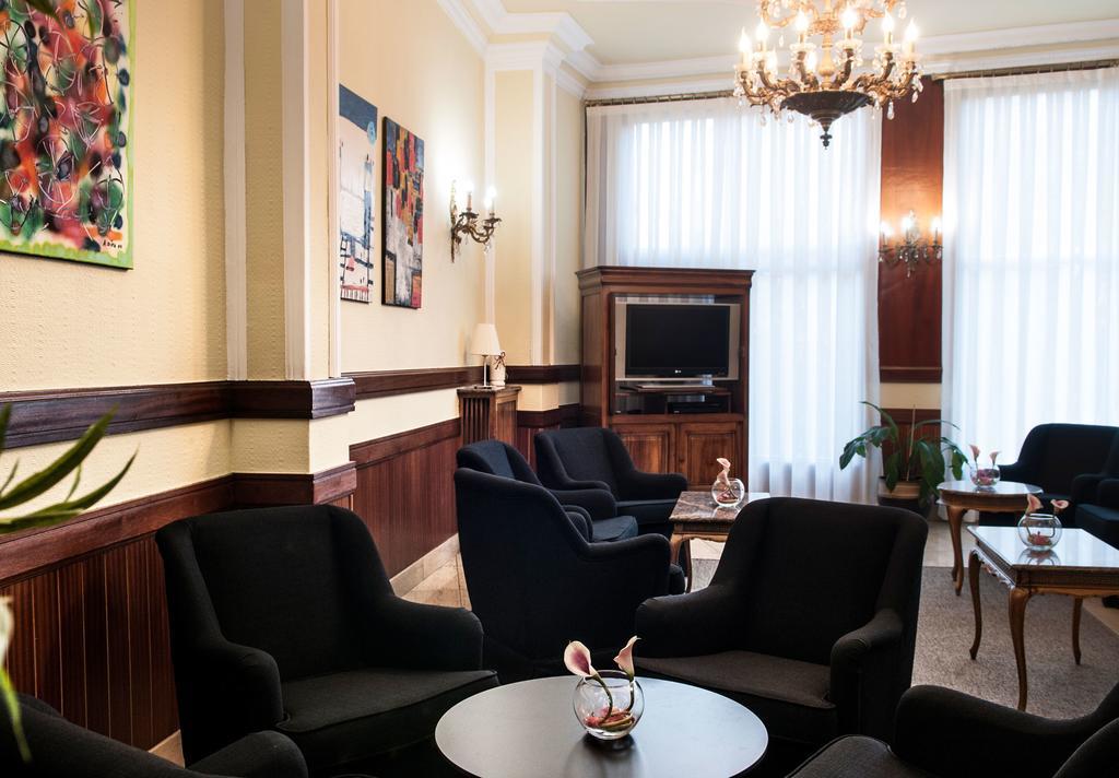 Hotel Madrid Bierzo Понферада Екстериор снимка