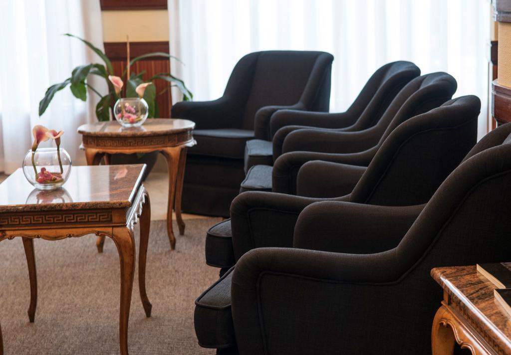 Hotel Madrid Bierzo Понферада Екстериор снимка