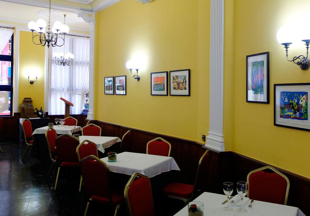 Hotel Madrid Bierzo Понферада Екстериор снимка