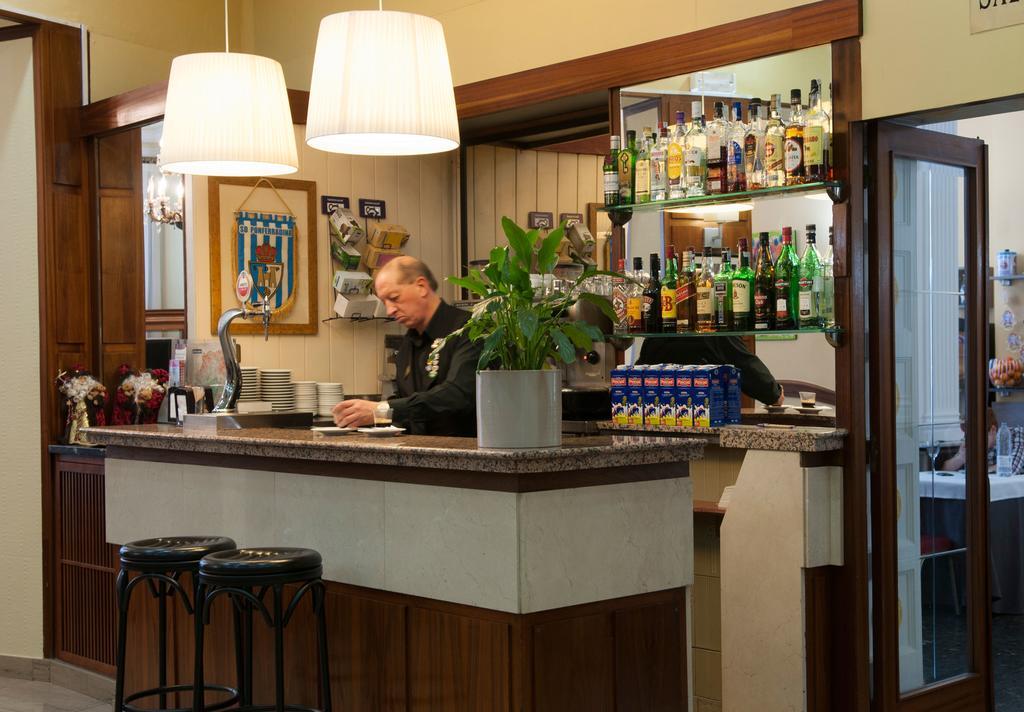 Hotel Madrid Bierzo Понферада Екстериор снимка