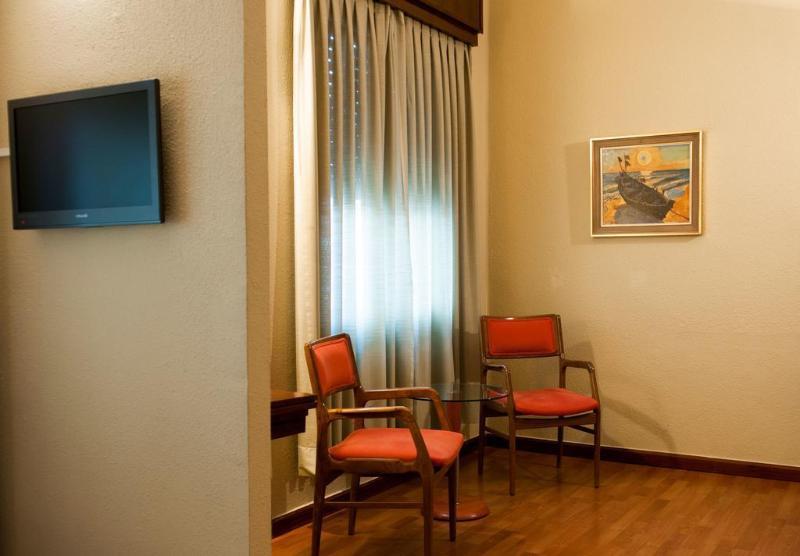 Hotel Madrid Bierzo Понферада Екстериор снимка