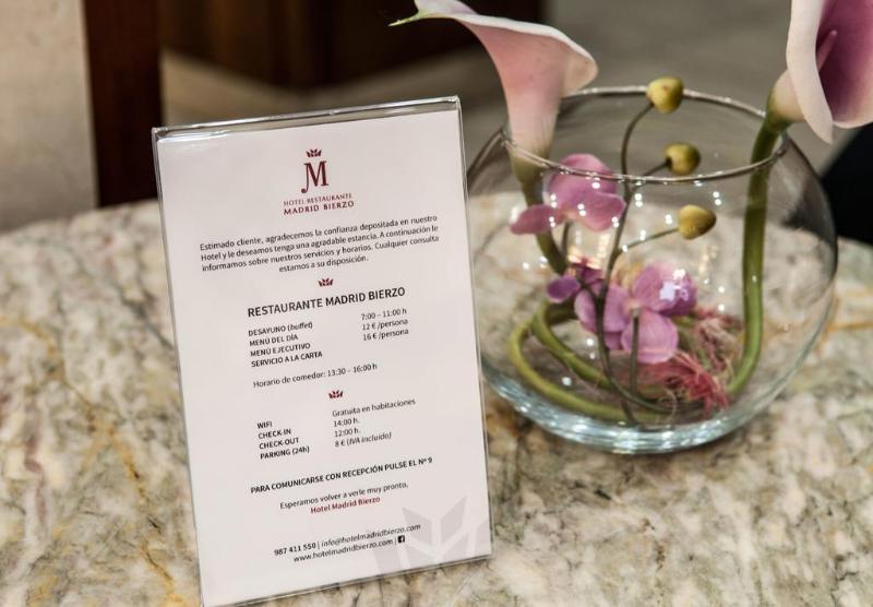 Hotel Madrid Bierzo Понферада Екстериор снимка