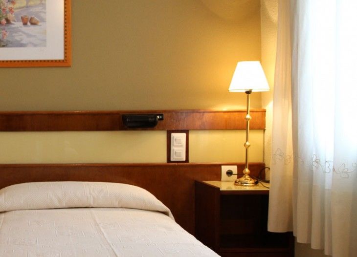 Hotel Madrid Bierzo Понферада Екстериор снимка