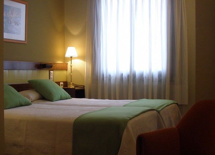 Hotel Madrid Bierzo Понферада Екстериор снимка