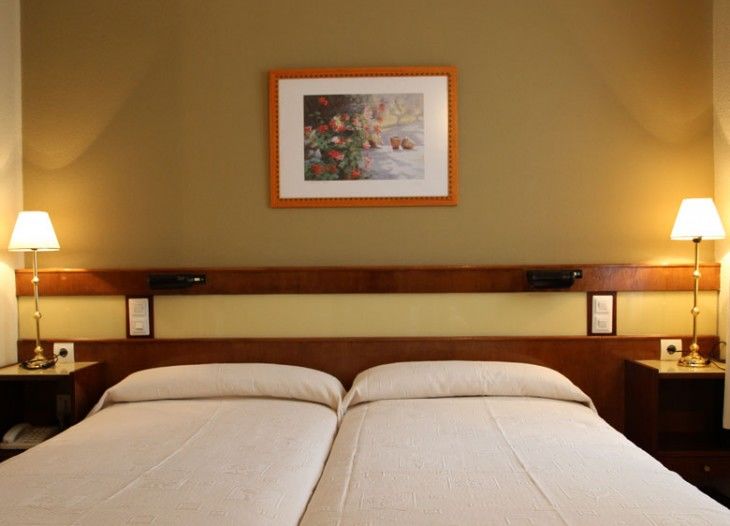 Hotel Madrid Bierzo Понферада Екстериор снимка