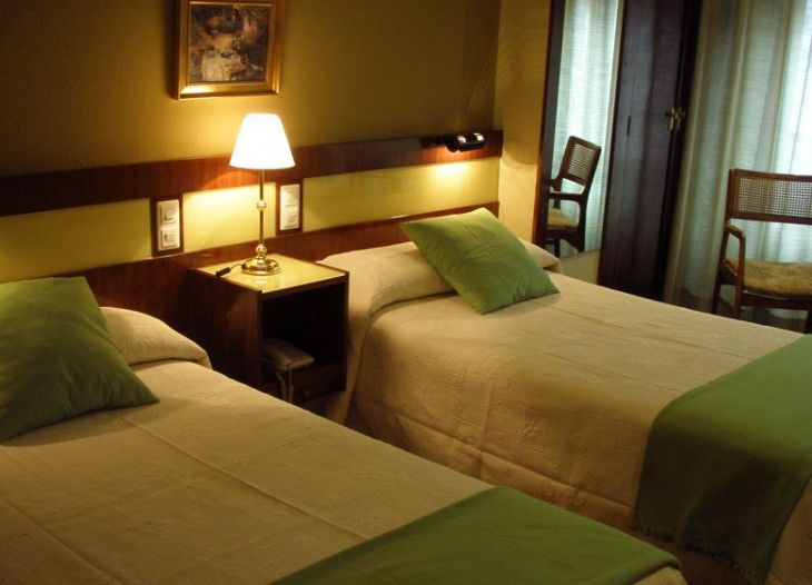 Hotel Madrid Bierzo Понферада Екстериор снимка