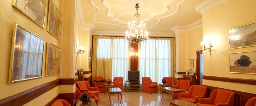 Hotel Madrid Bierzo Понферада Екстериор снимка