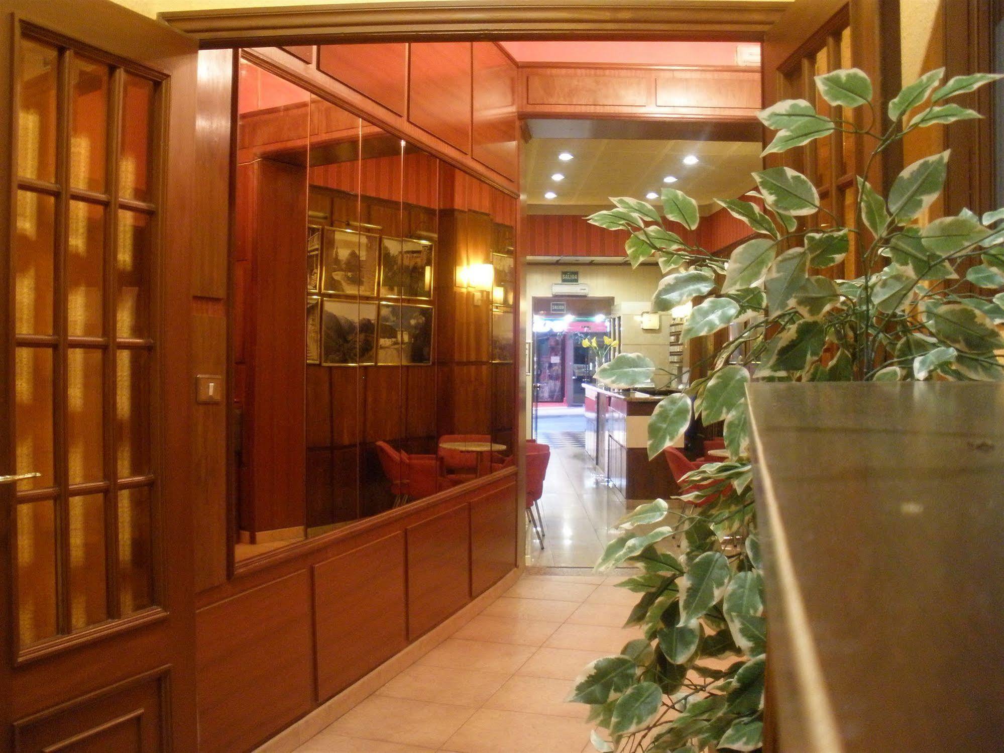 Hotel Madrid Bierzo Понферада Интериор снимка