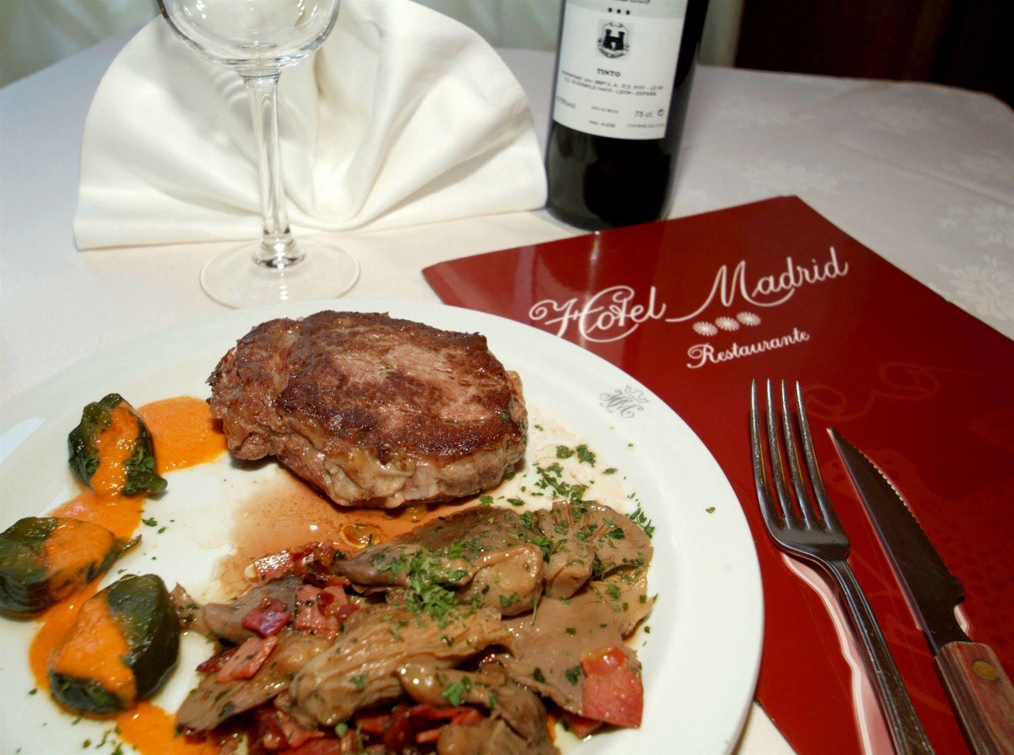 Hotel Madrid Bierzo Понферада Екстериор снимка