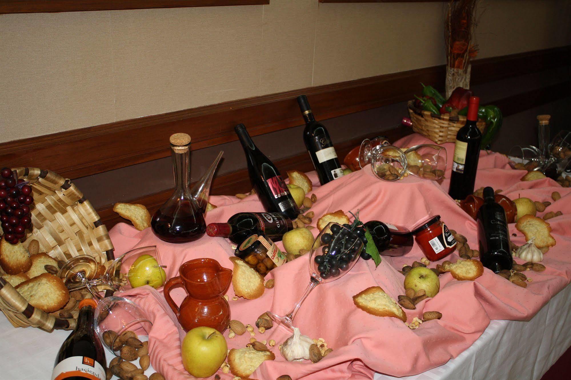 Hotel Madrid Bierzo Понферада Екстериор снимка